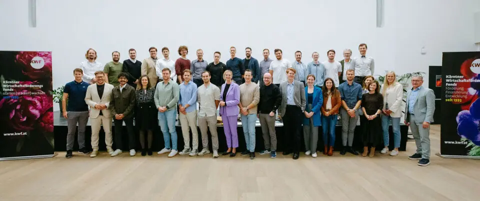 Gruppenbild der Teilnehmenden und des Betreuungsteams.