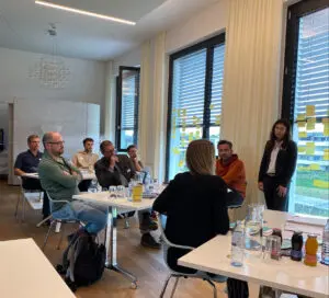 Die Teilnehmenden während dem Arbeiten beim Workshop.