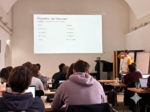 Inno.TALENT_KI-Modul2l Teilnehmende bei einem Kurs.