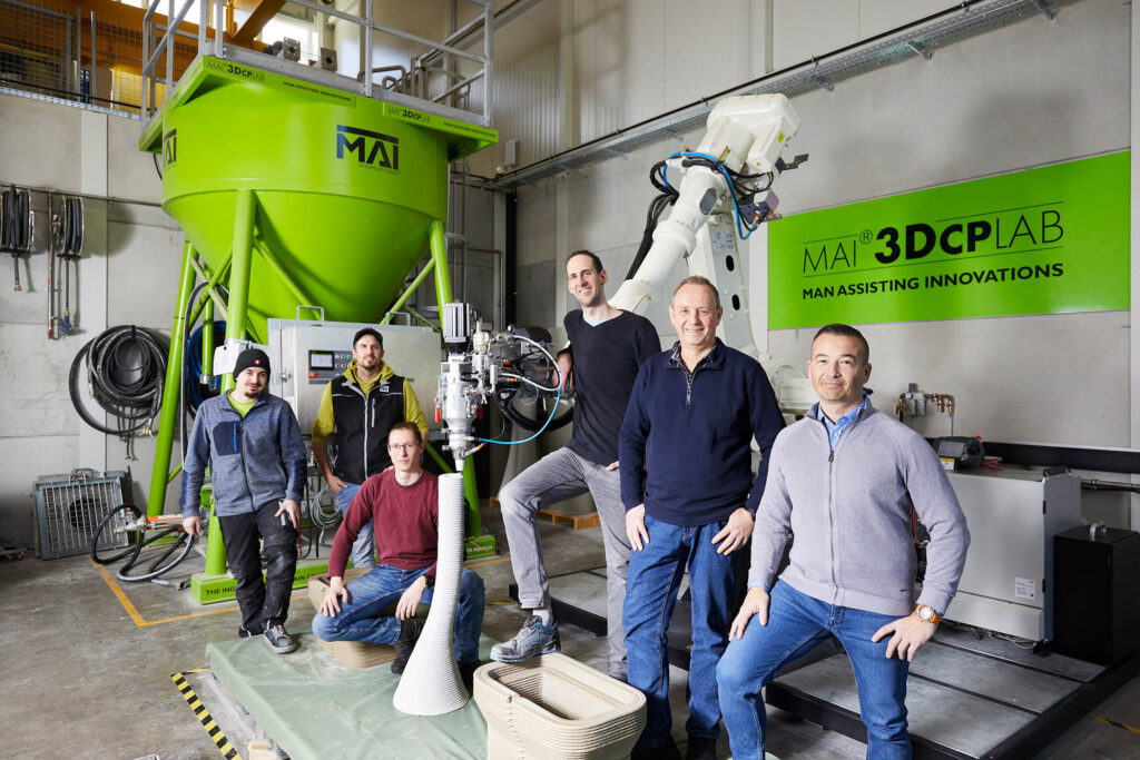 Nominiert für den »Innovations- und Forschungspreis des Landes Kärnten 2024« : Das Team rund um Gervin Groinigg zielt mit dem Projekt »Druckkopfeinheit für 3D Betondruck« darauf ab, die Effizienz in der Baubranche zu verbessern.