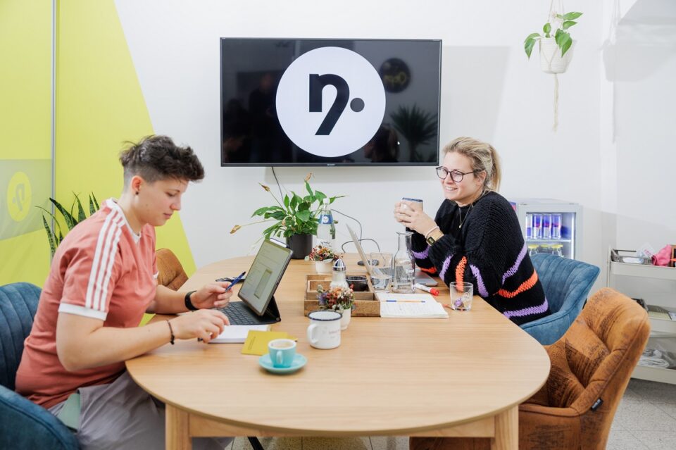 Bibi Moser und Karin Steiner in ihrem Coworking-Space