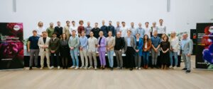 Gruppenbild der Teilnehmenden und des Betreuungsteams.